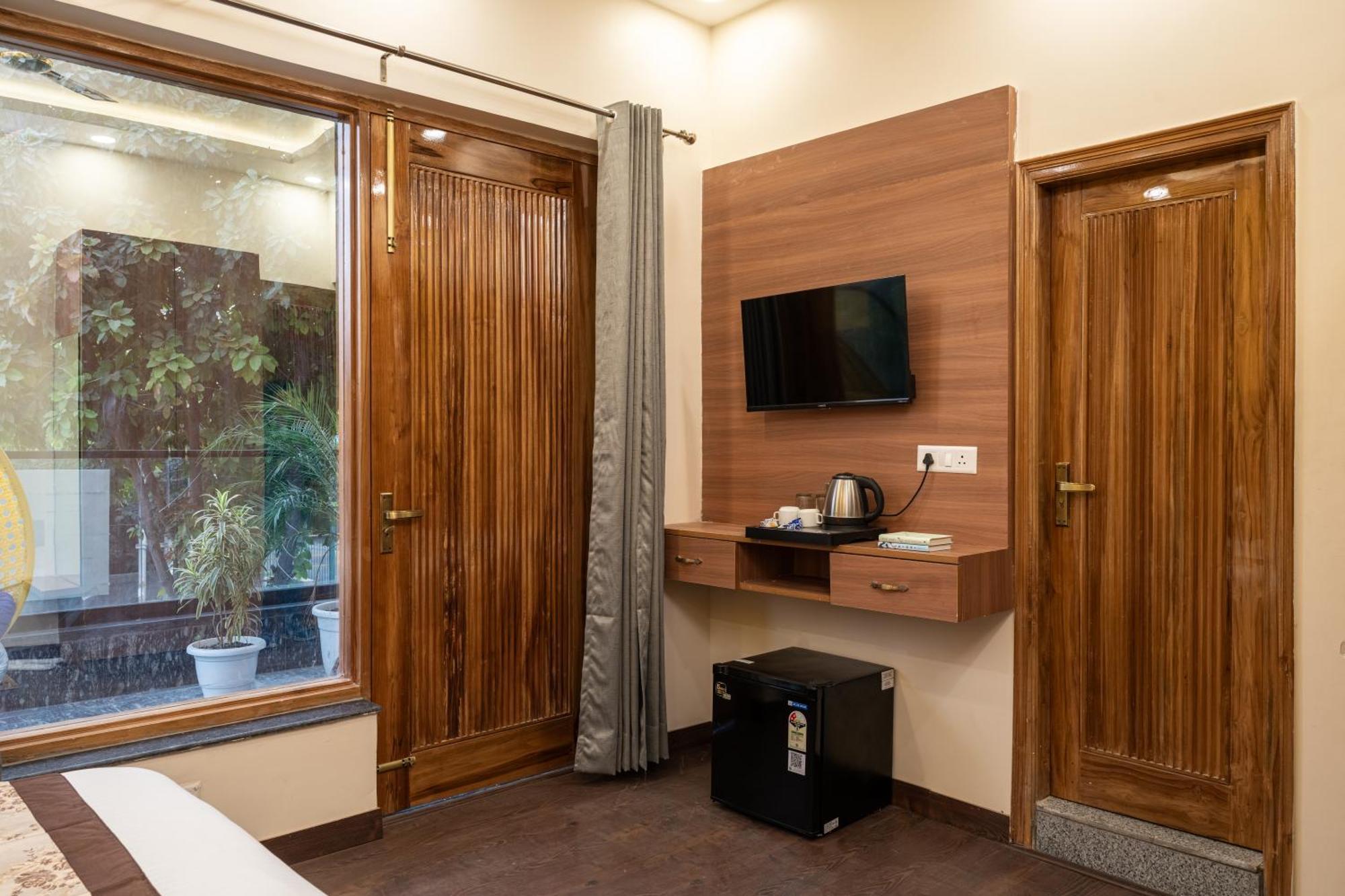 Lime Tree Hotel & One Bhk Serviced Apartment Noida - Sector 50 Metro Esterno foto