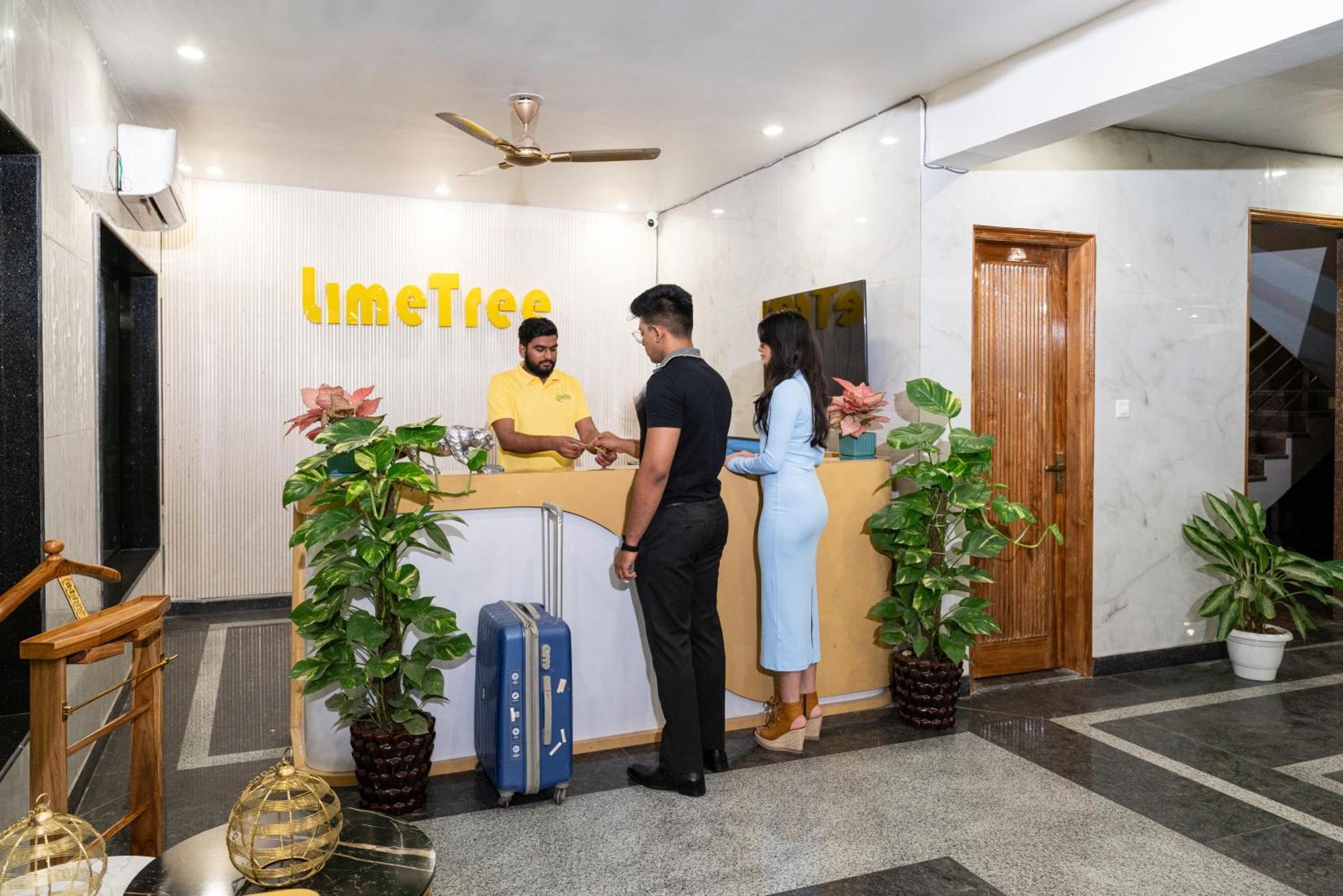 Lime Tree Hotel & One Bhk Serviced Apartment Noida - Sector 50 Metro Esterno foto